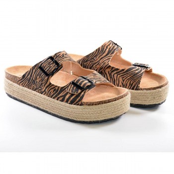 21052 Isteria Zueco 21052 Isteria. Chancla Zueco textil cebra, dos tiras y hebilla. Planta bio y piso plataforma forrado en yute 2