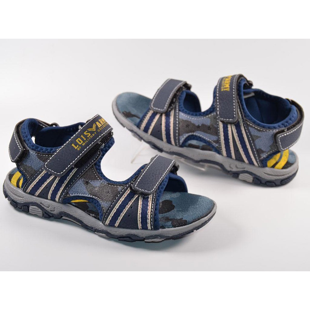 83811 Lois Sandalia Sandalia sintética, forro interior textil, plantilla acolchada. Cierre con doble velcro en empeine y uno en 