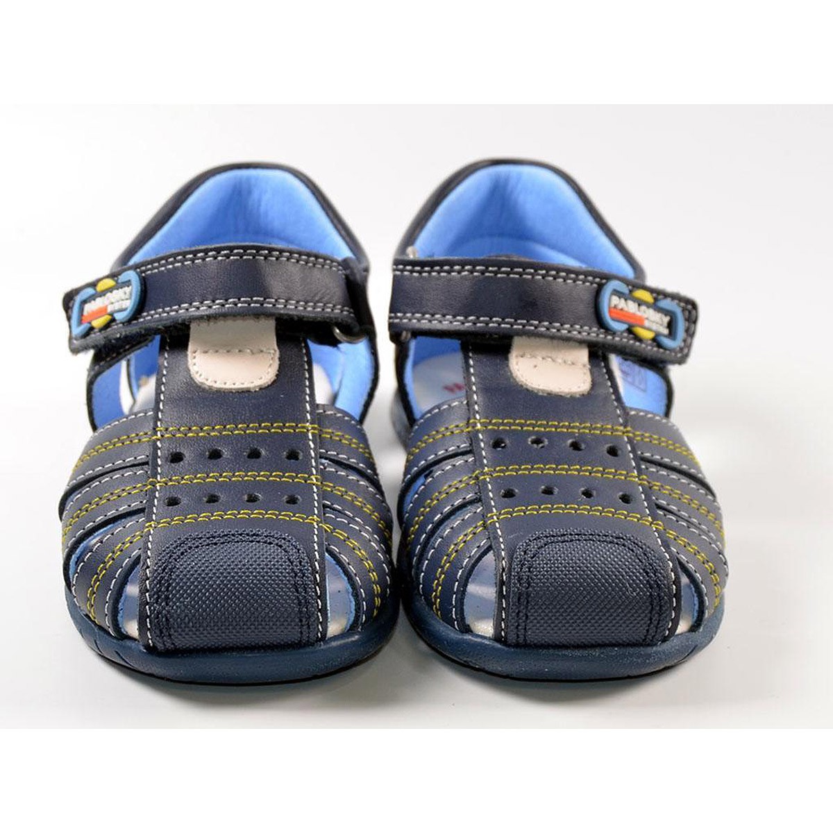 090922 Pablosky Sandalia Sandalia de piel. Puntera y talón reforzado, con velcro ajustable. Plantilla acolchada absorbente y ant