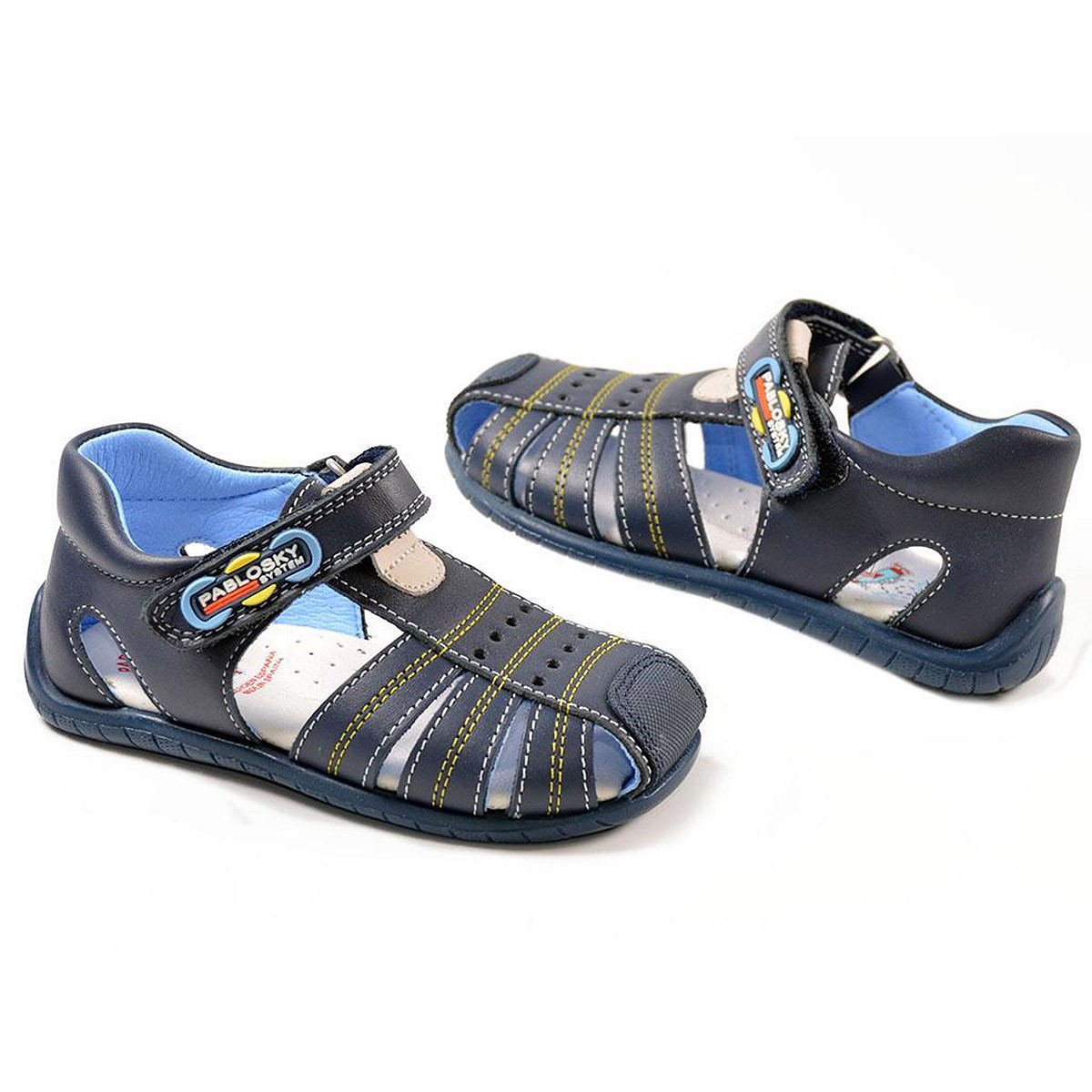 090922 Pablosky Sandalia Sandalia de piel. Puntera y talón reforzado, con velcro ajustable. Plantilla acolchada absorbente y ant