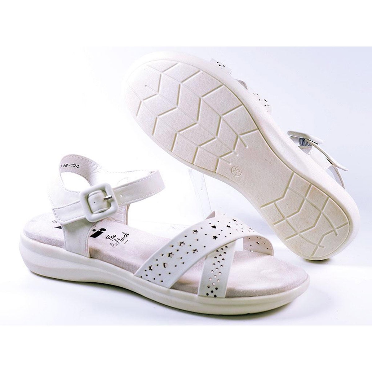 57515 Xti Kids Sandalia Sandalia sintética, pala tiras cruzadas con un bonito perforado, pulsera con hebilla lateral regulable. 57515 Xti Kids Sandalia Sandalia sintética, pala tiras cruzadas con un bonito perforado, pulsera con hebilla lateral regulable.