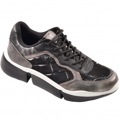 Evania Yumas Sneaker Sneaker en nylon, forro textil y plantilla confort látex. Cierre en cordones para un máximo ajuste. Piso de