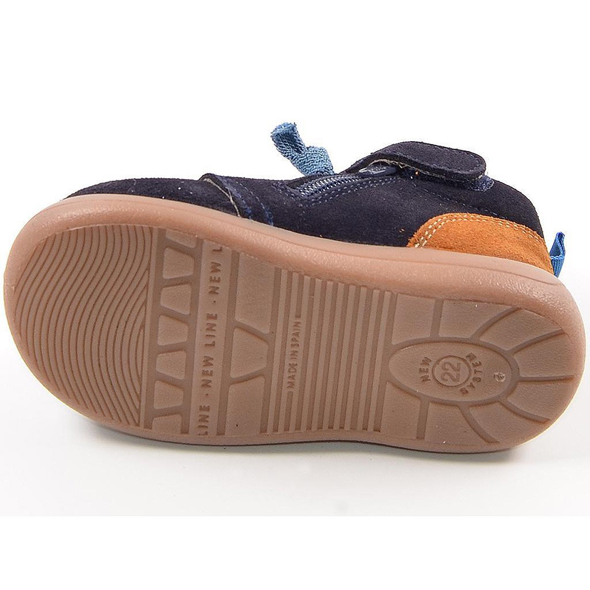 52001 Xiquets Botín Comprar Botín en serraje piel, forro textil acolchado. Cierre en cordones elásticos y cremallera en lateral  52001 Xiquets Botín Comprar Botín en serraje piel, forro textil acolchado. Cierre en cordones elásticos y cremallera en lateral