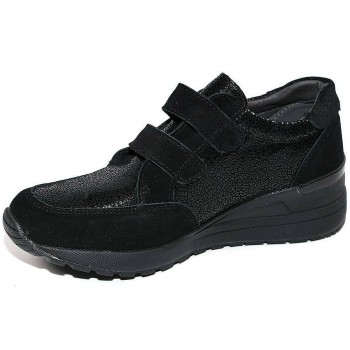 16154 Amarpies Zapato Confort Zapato sintético. Forro y plantilla extraible en textil. Cierre con doble velcro. Piso con cuña de 2
