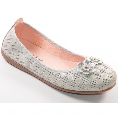 71202 Xiquets Zapato Comprar Zapato de piel perforada formando rombos. Forro textil y plantilla en piel acolchada. Piso de goma 71202 Xiquets Zapato Comprar Zapato de piel perforada formando rombos. Forro textil y plantilla en piel acolchada. Piso de goma