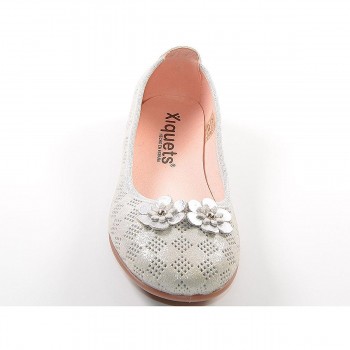 71202 Xiquets Zapato Comprar Zapato de piel perforada formando rombos. Forro textil y plantilla en piel acolchada. Piso de goma  2