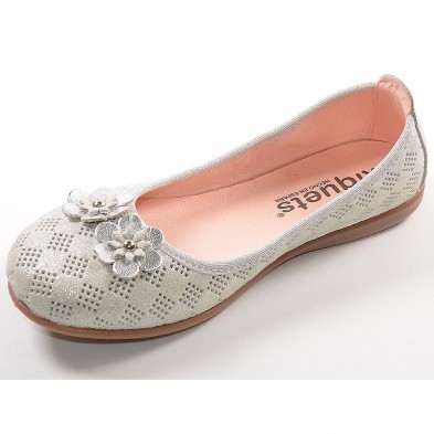 71202 Xiquets Zapato Comprar Zapato de piel perforada formando rombos. Forro textil y plantilla en piel acolchada. Piso de goma 71202 Xiquets Zapato Comprar Zapato de piel perforada formando rombos. Forro textil y plantilla en piel acolchada. Piso de goma