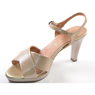 Alba8 Desireé Sandalia Sandalia de piel metalizada. Forro y plantilla acolchada. Cierre pulsera con hebilla ajustable. Piso en p