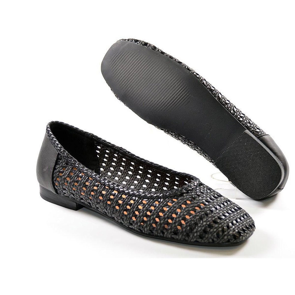 19464 Dangela Zapato Zapato en material sintético trenzado, con piso plano muy confortable. Es un bonito diseño para combinar co 19464 Dangela Zapato Zapato en material sintético trenzado, con piso plano muy confortable. Es un bonito diseño para combinar co