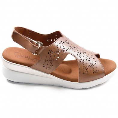 Urbi3 Desireé Sandalia URBI3 DESIREÉ. Sandalia en piel, con calados que forman unos bonitos dibujos. Forro de piel y plantilla a Urbi3 Desireé Sandalia URBI3 DESIREÉ. Sandalia en piel, con calados que forman unos bonitos dibujos. Forro de piel y plantilla a