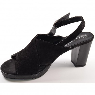 91174 Desiree Sandalia Sandalia en piel serraje . Forro y plantilla en piel. Cierre con hebilla. Piso plataforma con suela antid