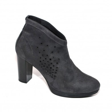 82544 Desireé Botín Comprar Botín en ante sintético con lycra y forro textil. Plantilla confort para. Plataforma de caucho antid 82544 Desireé Botín Comprar Botín en ante sintético con lycra y forro textil. Plantilla confort para. Plataforma de caucho antid