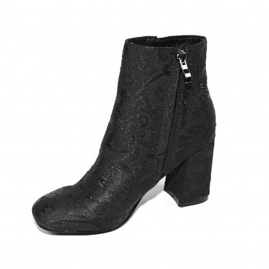 11718 D'Angela Botín Comprar Botín en textil, forrado interior textil y cierre con cremallera interior. Piso de caucho con tacón 11718 D'Angela Botín Comprar Botín en textil, forrado interior textil y cierre con cremallera interior. Piso de caucho con tacón