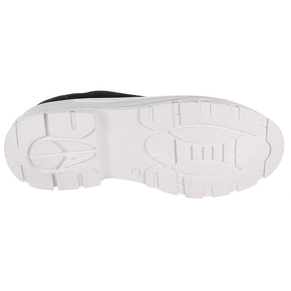 79158 Refresh Zapatilla 79158 REFRESH. Zapatilla de lona con cierre en cordones ajustables y plantilla textil acolchada. Piso y 