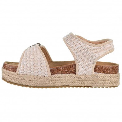 58024 Xti Kids Sandalia 58024 XTI KIDS. Sandalia de rafia trenzada. Cierre con hebilla. Planta de bio y piso plataforma de 4cm.d