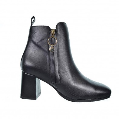 Dami4 Desireé Botín piel Botín de piel. Forro en textil y cierre con cremallera exterior. Tacón ancho de altura 6cm. y piso de g Dami4 Desireé Botín piel Botín de piel. Forro en textil y cierre con cremallera exterior. Tacón ancho de altura 6cm. y piso de g