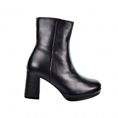 Julie1 Desireé Botín piel Botín de piel. Forro en textil y cierre con cremallera interior. Piso con plataforma de 1´5cm y tacón 