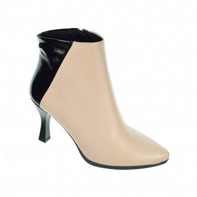 Sari19 Desireé Botín Piel Botín de piel con talón en charol. Plantilla en piel acolchada transpirable y ergonómica. Tacón de 7´5