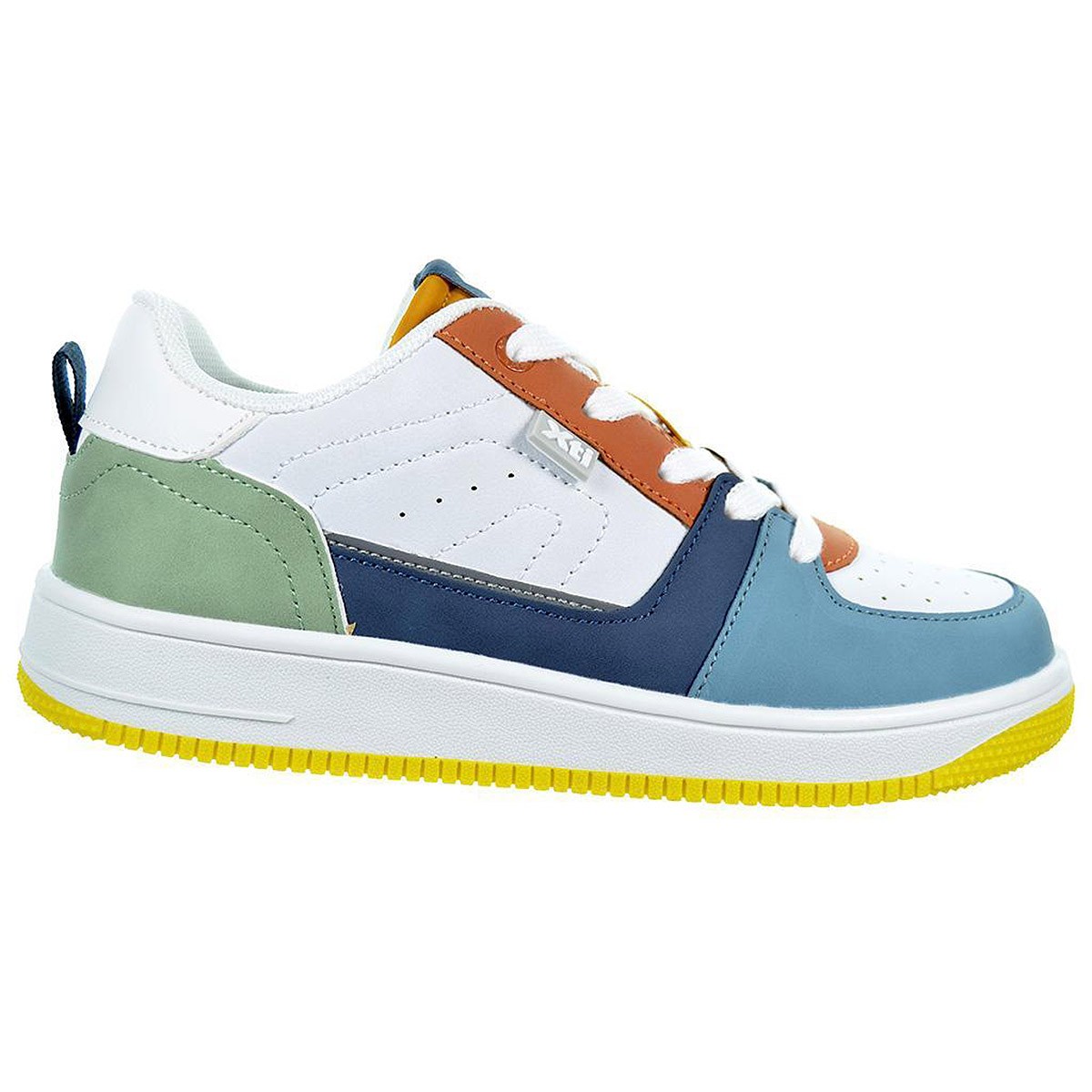 150443 Xti Kids Sneaker Zapatilla Sneaker en sintético. Cierre en cordones, forro y plantilla textil acolchados. Suela de caucho