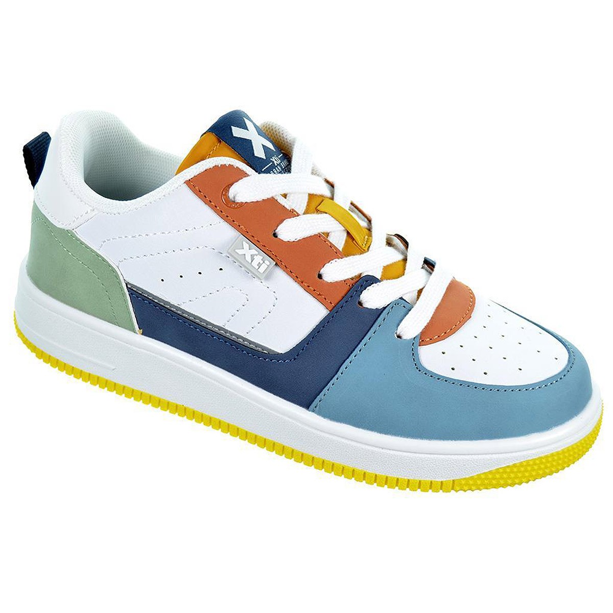 150443 Xti Kids Sneaker Zapatilla Sneaker en sintético. Cierre en cordones, forro y plantilla textil acolchados. Suela de caucho