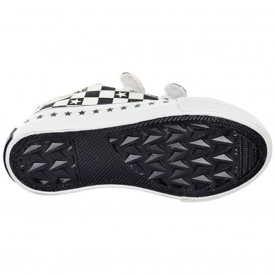 14170 Osito Zapatilla Lona. Estampado de cuadros y forro textil. Cierre con doble velcro. Piso y puntera de goma antideslizante