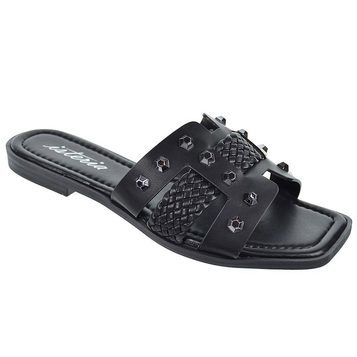 Isteria Zueco Mujer 23155  Con tiras trenzadas y decoración en remaches. Plantilla acolchada  y piso de goma antideslizante.