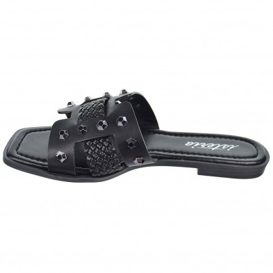 Isteria Zueco Mujer 23155  Con tiras trenzadas y decoración en remaches. Plantilla acolchada  y piso de goma antideslizante.