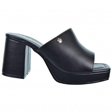 Isteria Zueco Plataforma 23028 Mujer, forrada de 2cm aprox. y tacón de 7,5cm. aprox. Isteria Zueco Plataforma 23028 Mujer, forrada de 2cm aprox. y tacón de 7,5cm. aprox.