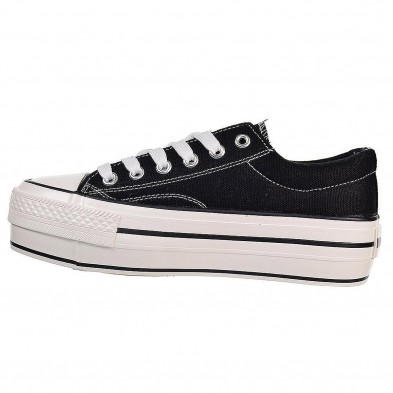 21453 DNG Zapatilla de lona. Forro textil. Cierre en cordones. Piso con plataforma y puntera de goma antideslizante. Bambas