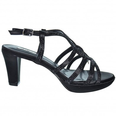 D´Angela Sandalia de fiesta textil. Cierre con hebilla regulable. Piso con plataforma y tacón 7cm.aprox. eventos o ceremonias. D´Angela Sandalia de fiesta textil. Cierre con hebilla regulable. Piso con plataforma y tacón 7cm.aprox. eventos o ceremonias.