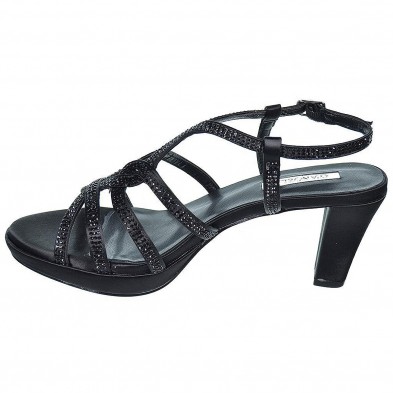 D´Angela Sandalia de fiesta textil. Cierre con hebilla regulable. Piso con plataforma y tacón 7cm.aprox. Eventos o ceremonias. D´Angela Sandalia de fiesta textil. Cierre con hebilla regulable. Piso con plataforma y tacón 7cm.aprox. Eventos o ceremonias.