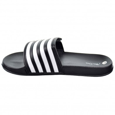 K23043 Kelara Chancla tipo Zueco con pala en sintético y forrado textil con velcro. Suela muy ligera y flexible. Playa o piscina