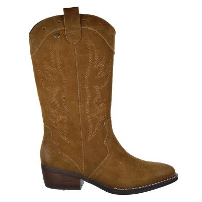 Top3 Bota campera en piel serraje Forro interior textil y cremallera interior. Piso con tacón campero de 4cm de altura.