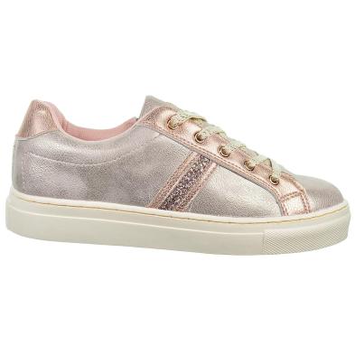2412 Crecendo Sneaker sintético metalizado. Forro y plantilla textil acolchado. Cordones Piso de goma antideslizante. 2412 Crecendo Sneaker sintético metalizado. Forro y plantilla textil acolchado. Cordones Piso de goma antideslizante.