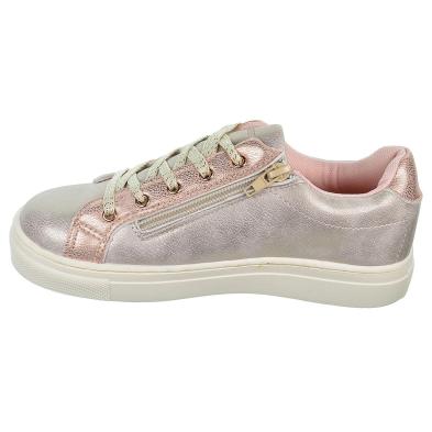 2412 Crecendo Sneaker sintético metalizado. Forro y plantilla textil acolchado. Cordones Piso de goma antideslizante. 2412 Crecendo Sneaker sintético metalizado. Forro y plantilla textil acolchado. Cordones Piso de goma antideslizante.