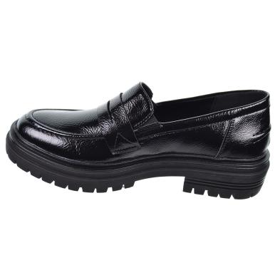 171317 Refresh Zapato Mocasín en charol sintético vegano. Forro textil y plantilla acolchada. Suela de goma antideslizante.