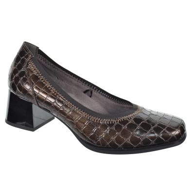 25381 Amarpies Zapato Confort. Charol sintético. Con elástico. Forro textil. Plantilla acolchada extraíble. Tacón ancho de 5cm.