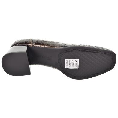 25381 Amarpies Zapato Confort. Charol sintético. Con elástico. Forro textil. Plantilla acolchada extraíble. Tacón ancho de 5cm.