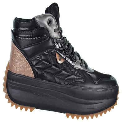 Solaise Yumas Botín Botín en microfibra y nylón, forro en textil y plantilla confort látex . Cierre en cordones