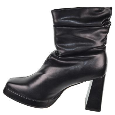 23178 Isteria Botín sintético vegano licra. forro textil acolchado. Piso forrado sintético. plataforma y tacón. Antideslizante.