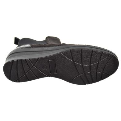 22409 Amarpies Botín antelina. Talón charol. elásticos y cremallera. Forro textil y plantilla acolchado extraíble. Cuña