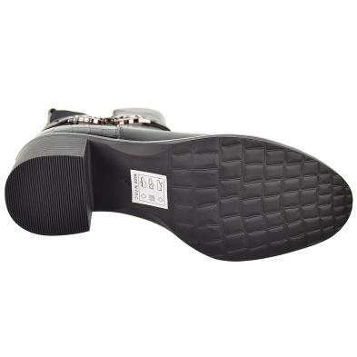 25622 Amarpies Botín sintético. Elástico y cremallera. Acolchado. Piso de caucho antideslizante. Tacón ancho de 6cm. de altura.