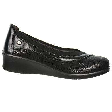 21853 Laura Azaña Zapato Confort Piel estilo salón. Con elástico. Forro y plantilla textil anti bacterias. Piso poliuretano cuña