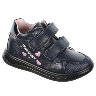 Botín en piel. Forro transpirable. Con doble velcro. Puntera reforzada. Suela de goma antideslizante muy flexible. Botín en piel. Forro transpirable. Con doble velcro. Puntera reforzada. Suela de goma antideslizante muy flexible.