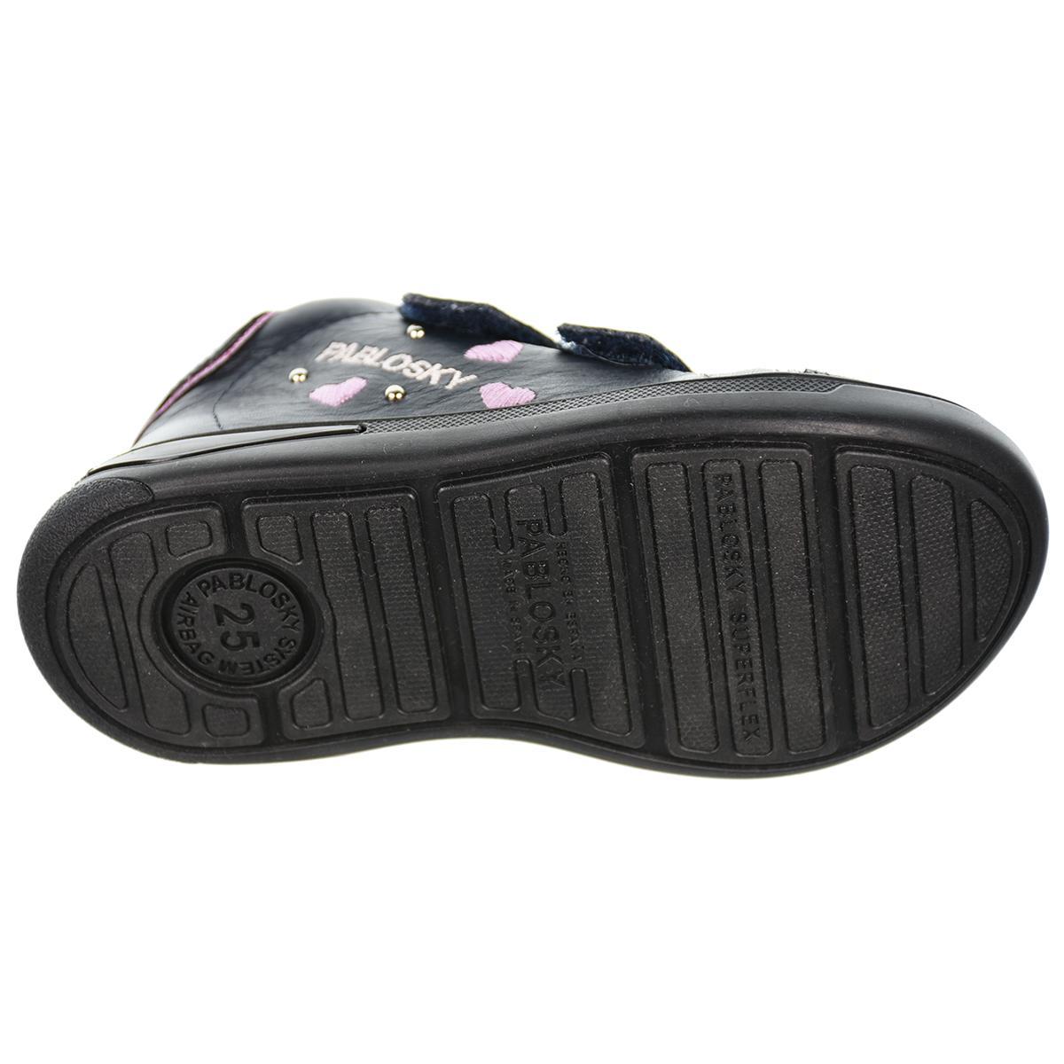 Botín en piel. Forro transpirable. Con doble velcro. Puntera reforzada. Suela de goma antideslizante muy flexible. Botín en piel. Forro transpirable. Con doble velcro. Puntera reforzada. Suela de goma antideslizante muy flexible.