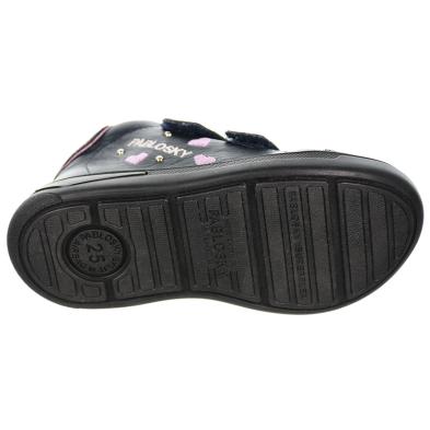 Botín en piel. Forro transpirable. Con doble velcro. Puntera reforzada. Suela de goma antideslizante muy flexible. Botín en piel. Forro transpirable. Con doble velcro. Puntera reforzada. Suela de goma antideslizante muy flexible.