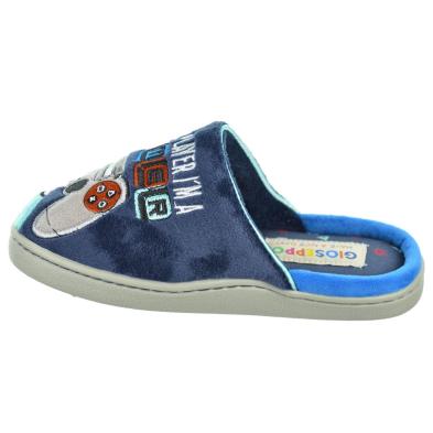 70042 Bryne Gioseppo Zapatilla Casa destalonada. Textil, plantilla acolchada y piso de goma antideslizante.