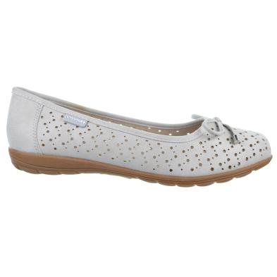 Zapato sintético perforado. Forrado interior textil. Plantilla acolchada confort. Suela de goma muy ligera y flexible.