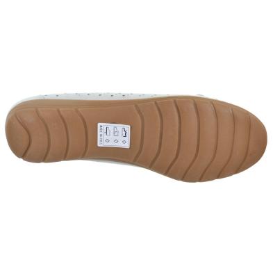 Zapato sintético perforado. Forrado interior textil. Plantilla acolchada confort. Suela de goma muy ligera y flexible.