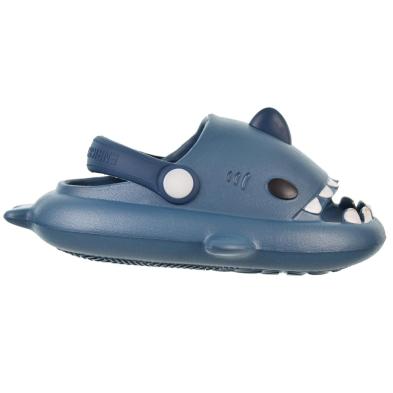 Nicoboco Shark Zueco de goma muy ligero y confortable. Correa trasera giratoria. Para los días de playa o piscina. Nicoboco Shark Zueco de goma muy ligero y confortable. Correa trasera giratoria. Para los días de playa o piscina.